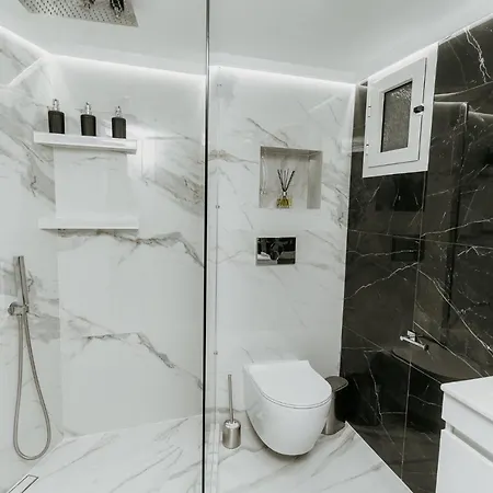 Db Premium #two Bedroom Apartment *